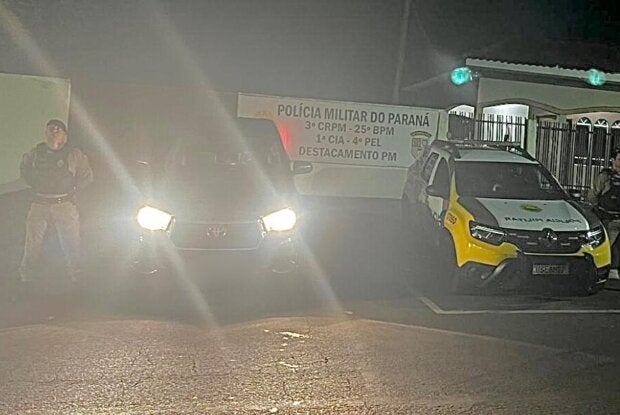 Hilux furtada e recuperada pela PM.