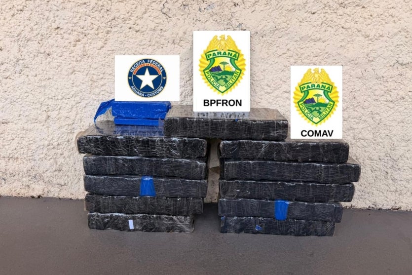 Maconha apreendida após perseguição na PR-323 em Cruzeiro do Oeste.