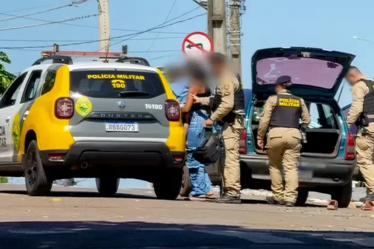 Mãe é presa com filho de 2 anos e 5,1 kg de haxixe em Douradina; prejuízo chega a R$ 360 mil; vídeo
