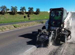 Obras próximo ao viaduto da PR-323 em Umuarama.