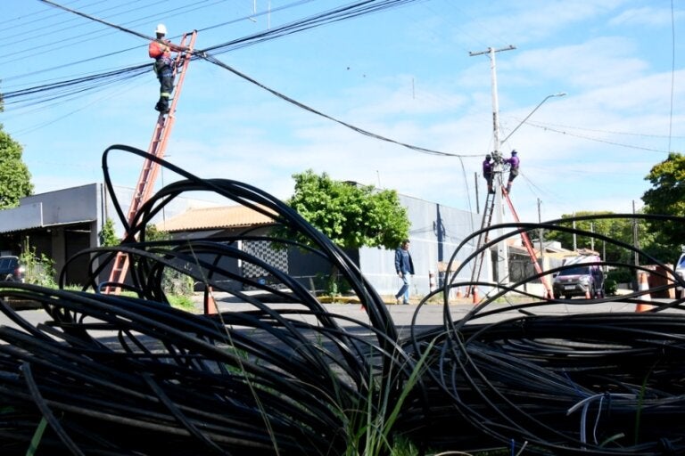 Recolhimento de fios em Umuarama.