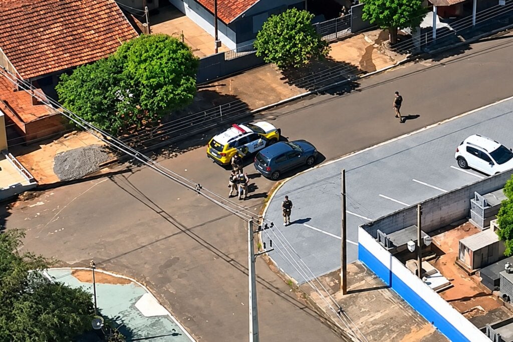 Imagens aéreas mostram mãe presa com filho e haxixe avaliado em R$ 360 mil em Douradina