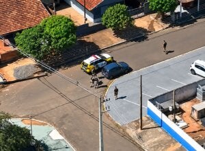 Imagens aéreas mostram mãe presa com filho e haxixe avaliado em R$ 360 mil em Douradina