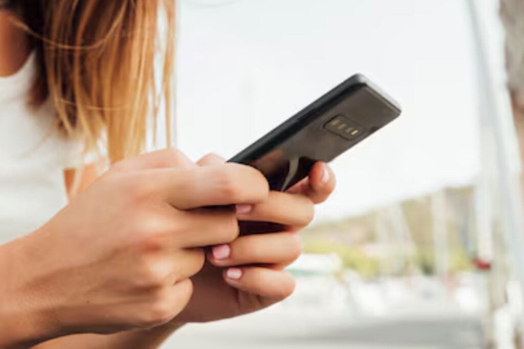 Celular é furtado de bolsa em estabelecimento comercial de Perobal