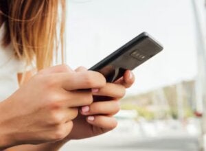 Celular é furtado de bolsa em estabelecimento comercial de Perobal