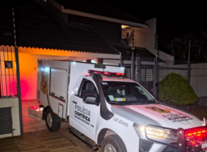 Corpo encontrado amarrado com fitas dentro de casa de alto padrão intriga polícia em Maringá