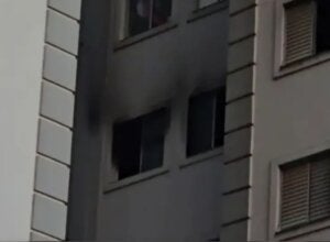 Mãe e filha são resgatadas de apartamento em chamas no Paraná