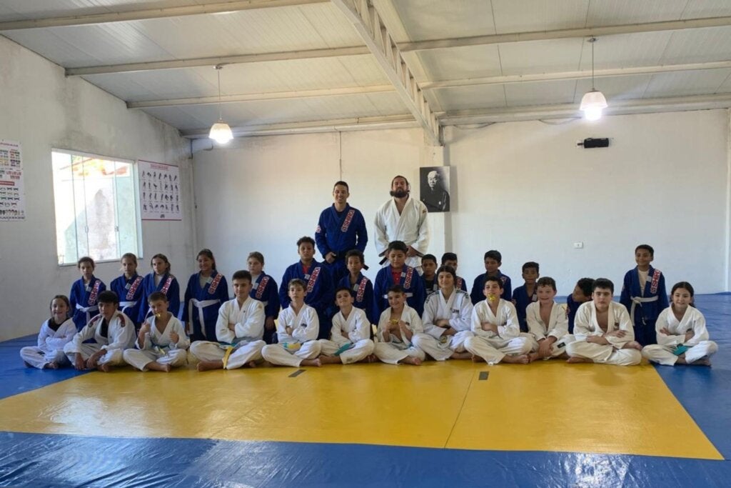 Alunos de Jiu-Jitsu de Maria Helena participam de intercâmbio esportivo em Umuarama