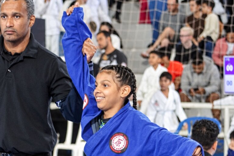 Ajude a pequena Yasmim, de 9 anos, prodígio do Jiu-Jitsu, a realizar o sonho de competir