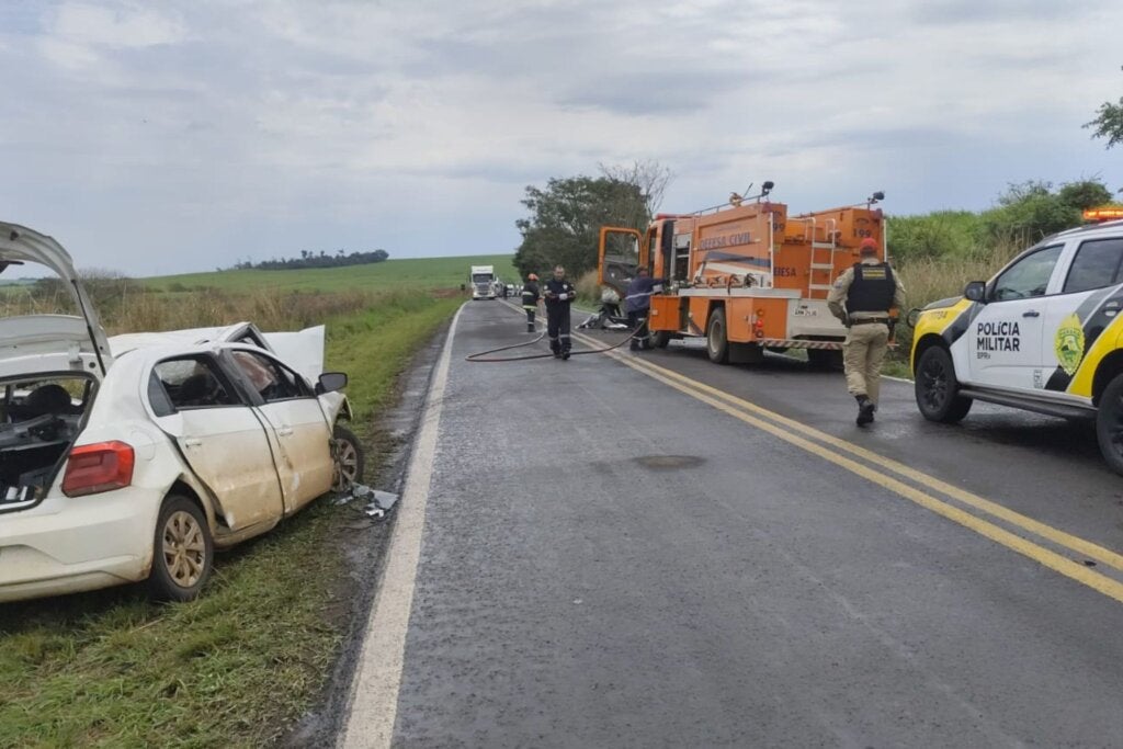 Batida e incêndio deixam três mortos após ultrapassagem irregular na rodovia PR-317
