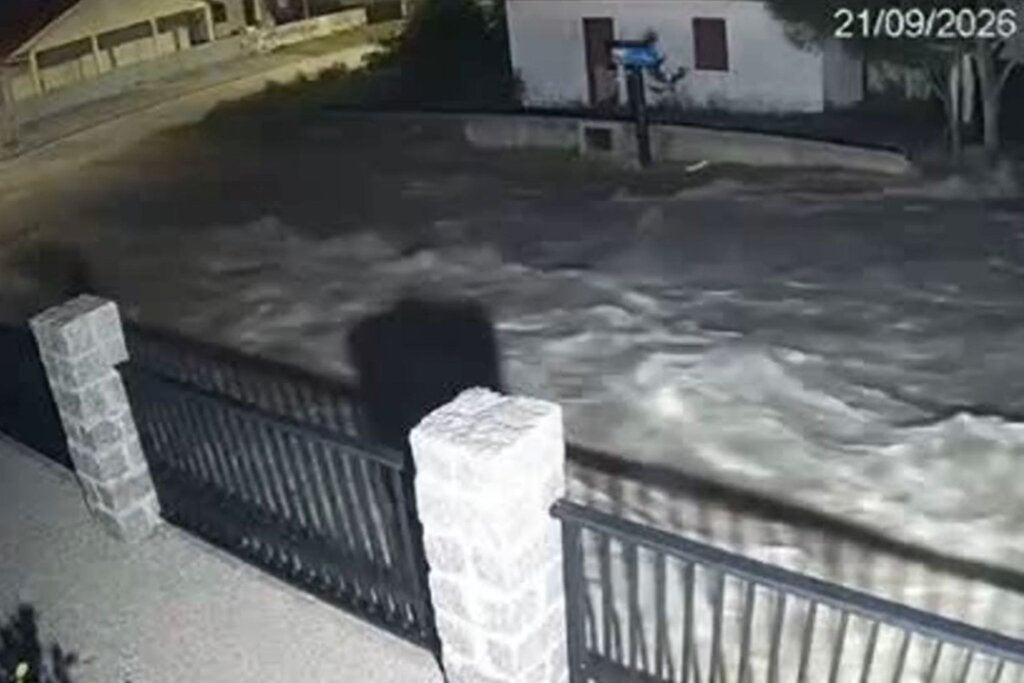 Tsunami meteorológico faz mar avançar sobre praias e assusta pescadores em SC; VÍDEO