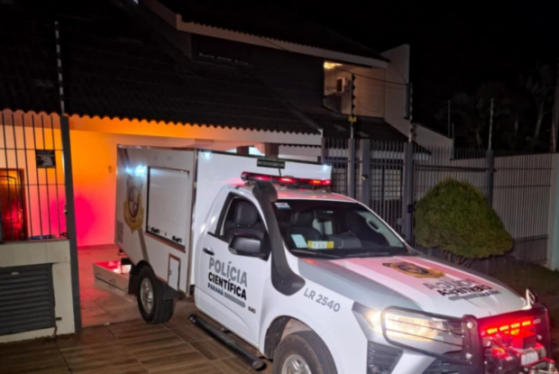 Corpo encontrado amarrado com fitas dentro de casa de alto padrão intriga polícia em Maringá