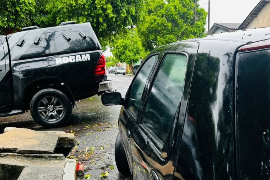 PM recupera carro com alerta de roubo durante patrulhamento em Umuarama