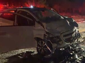 Colisão frontal entre dois carros deixa dois mortos na PR-323, em Perobal; com vídeo
