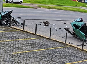 Vídeo registra destruição de veículo em acidente grave na Estrada da Ribeira, no PR