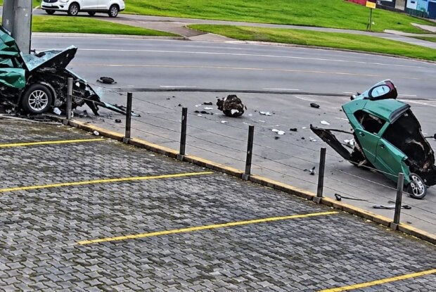 Vídeo registra destruição de veículo em acidente grave na Estrada da Ribeira, no PR
