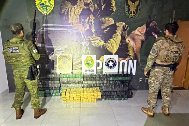 PF, BPFron e Receita Federal apreendem mais de 400 kg de maconha na PR-323