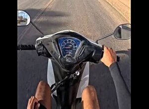 Homem não retorna com celular e moto da namorada e PM registra apropriação indébita