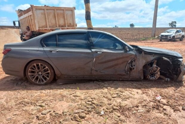 Colisão entre caminhão e BMW deixa motorista ferido na PR-486 em Brasilândia do Sul