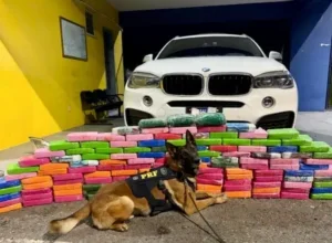 BMW X6 é apreendida com 136 kg de cocaína escondidos no assoalho na BR-277