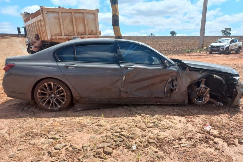 Colisão entre caminhão e BMW deixa motorista ferido na PR-486 em Brasilândia do Sul
