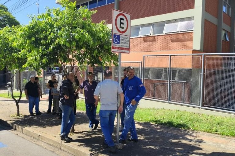 Após protesto, Copel usa drone, localiza estragos e promete religar luz na zona rural de Umuarama
