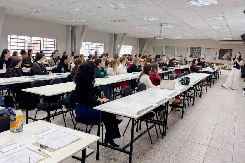 Capacitação reúne mais de 70 profissionais da assistência social em Umuarama