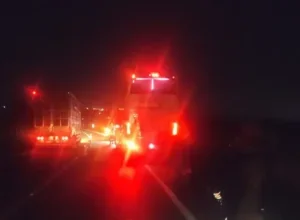 Local de acidente onde ônibus caiu sobre trabalhador na PR-444.
