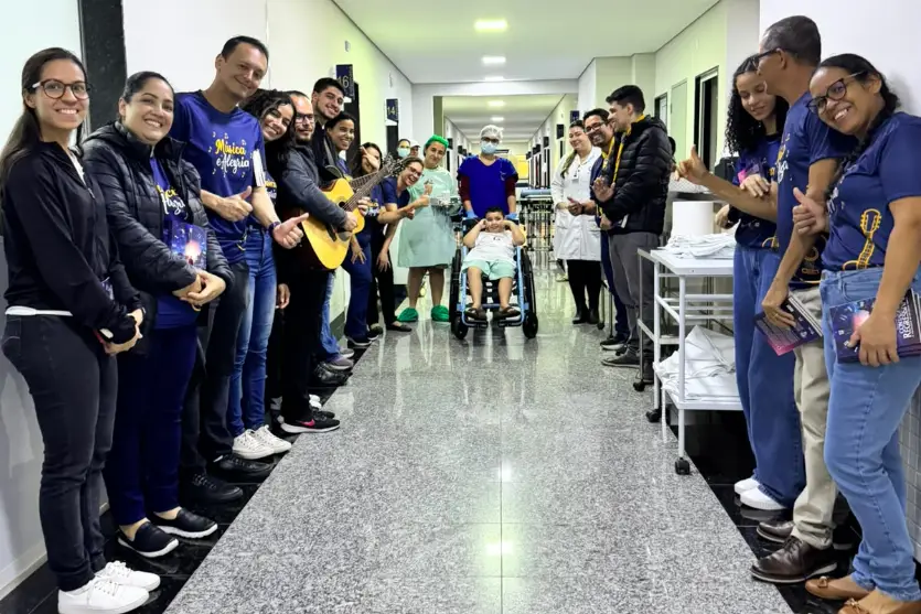 Uma música para João: encontro entre paciente e voluntários transforma rotina no Hospital Cemil; com vídeo