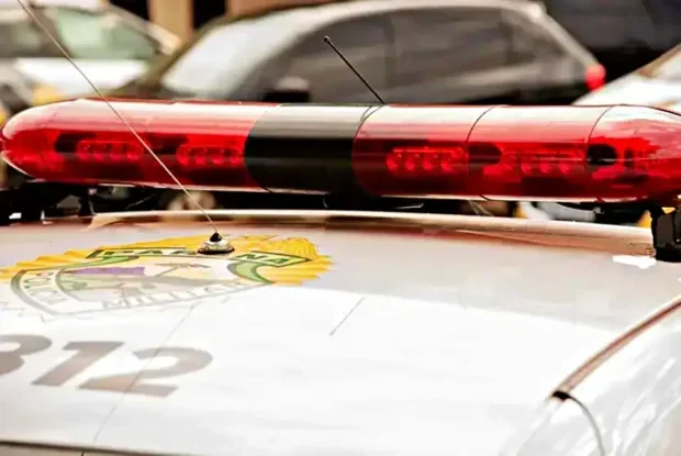 Colisão entre carro e moto deixa um homem ferido no Jardim Petrópolis