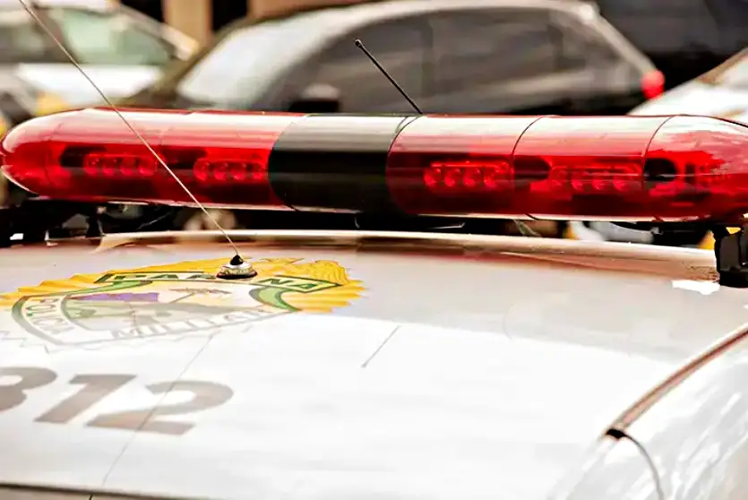 Colisão entre carro e moto deixa um homem ferido no Jardim Petrópolis
