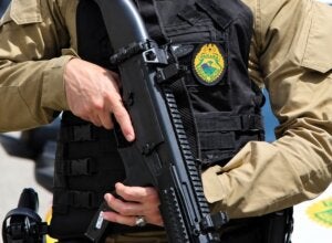 Homem é preso em loja de eletrodomésticos por dívida com a Justiça em Ivaté