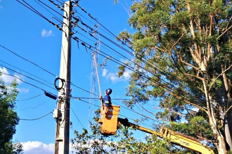 Copel informa que 849 consumidores seguem sem energia elétrica em Umuarama