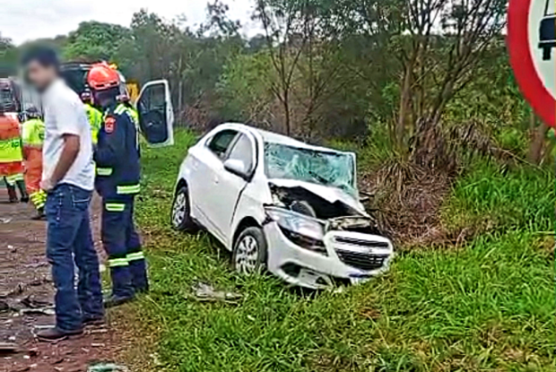 Colisão entre 3 veículos resulta em óbito e 4 feridos na PR-323, em Cruzeiro do Oeste