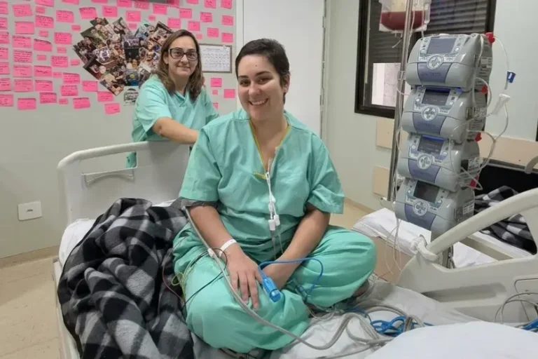 De volta à luta contra a leucemia, Caroline espera por um novo começo após transplante