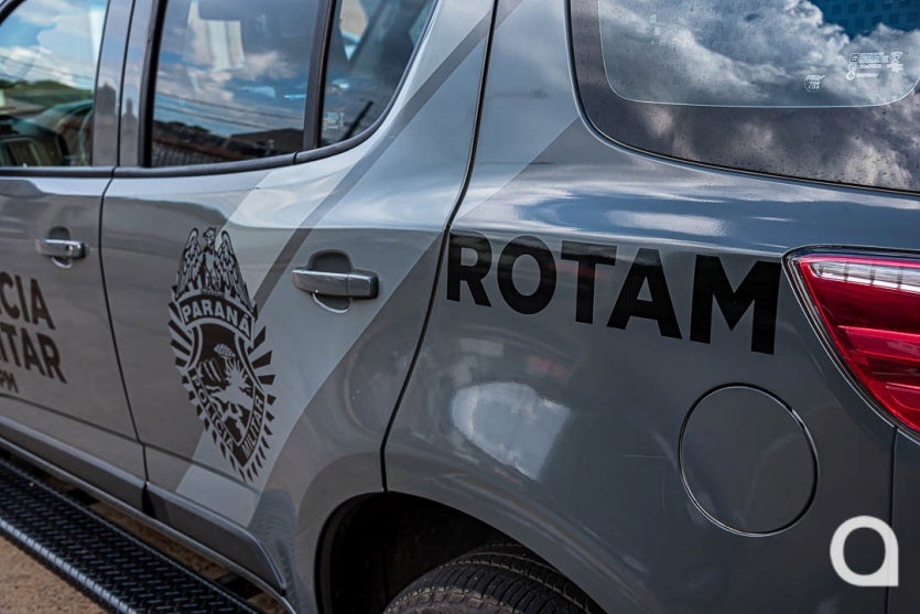 PM é acionada para conter briga em Douradina e pessoas avançam contra policiais