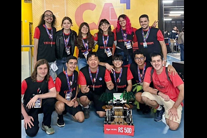 Equipe Titanium de Umuarama se destaca em competição de robótica em Curitiba
