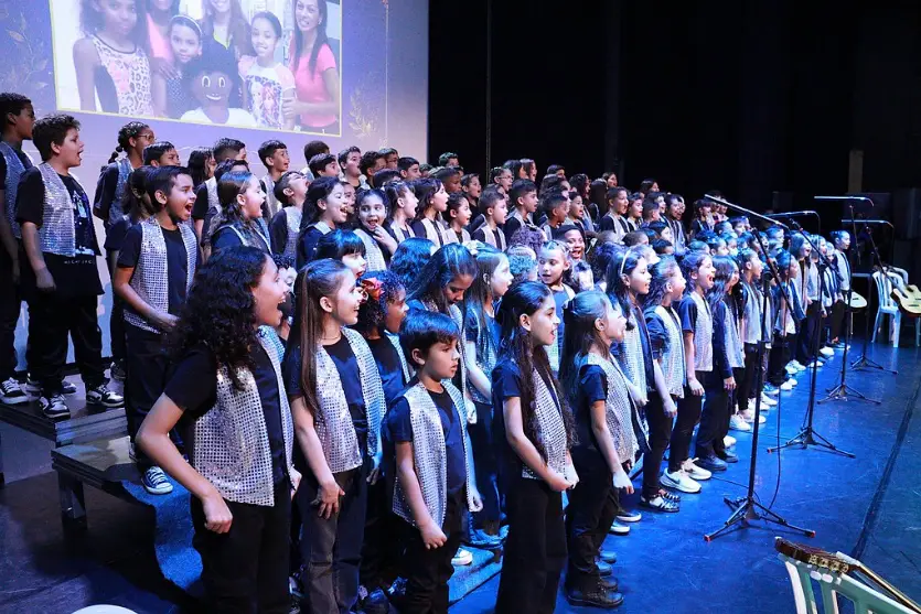 Escola Municipal Tempo Integral celebra 25 anos com apresentação em Umuarama
