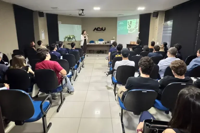 Evento reúne especialistas para discutir tratamento de feridas em Umuarama