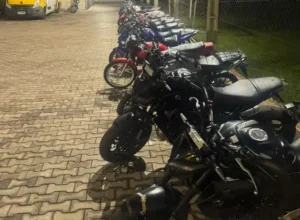 Fiscalização de trânsito apreende 19 motocicletas durante operação em Umuarama