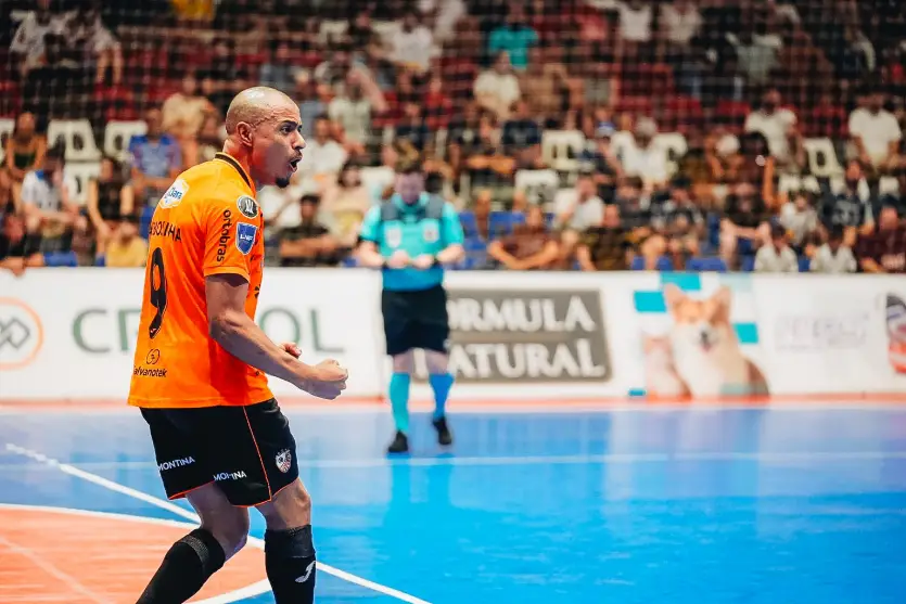 Umuarama Futsal é goleado em casa pelo Carlos Barbosa e se complica na Liga Nacional