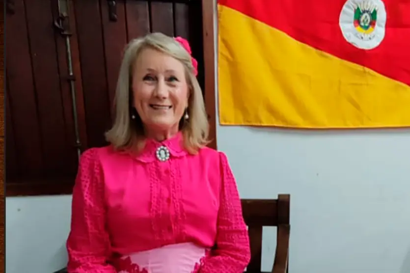 Fundação Cultural homenageia Nelci Paslauski por atuação na cultura gaúcha em Umuarama