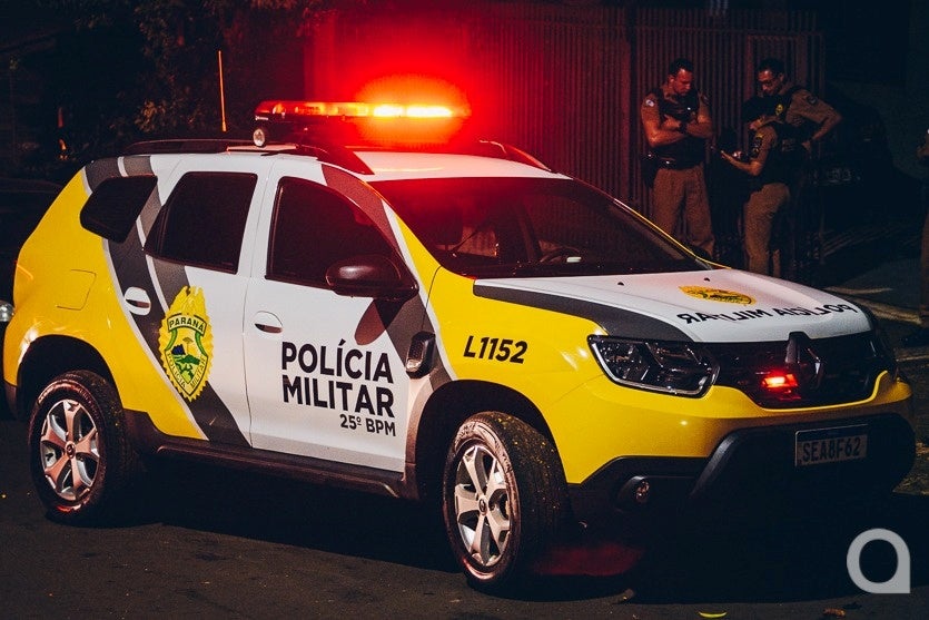 Dupla furta roupas e dinheiro de carro durante madrugada em Icaraíma