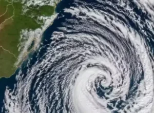 Imagem aérea de ciclone.