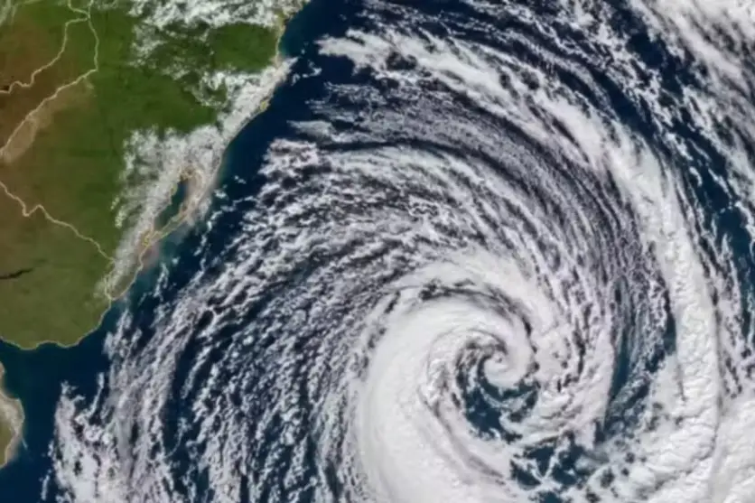 Imagem aérea de ciclone.