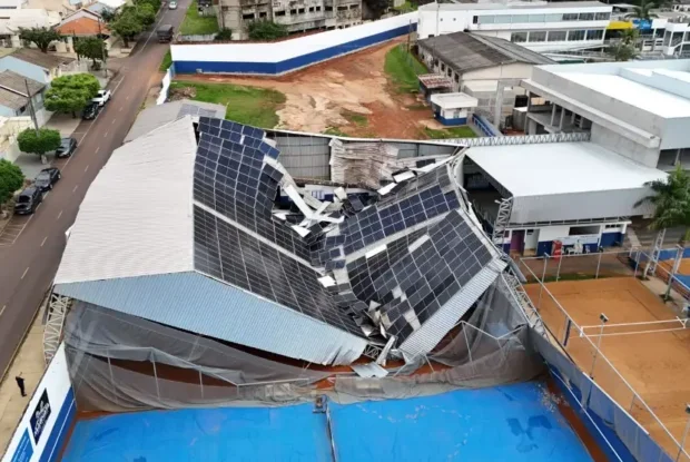 Vídeo: imagens de drone revelam destruição após morte em quadra de tênis em Umuarama
