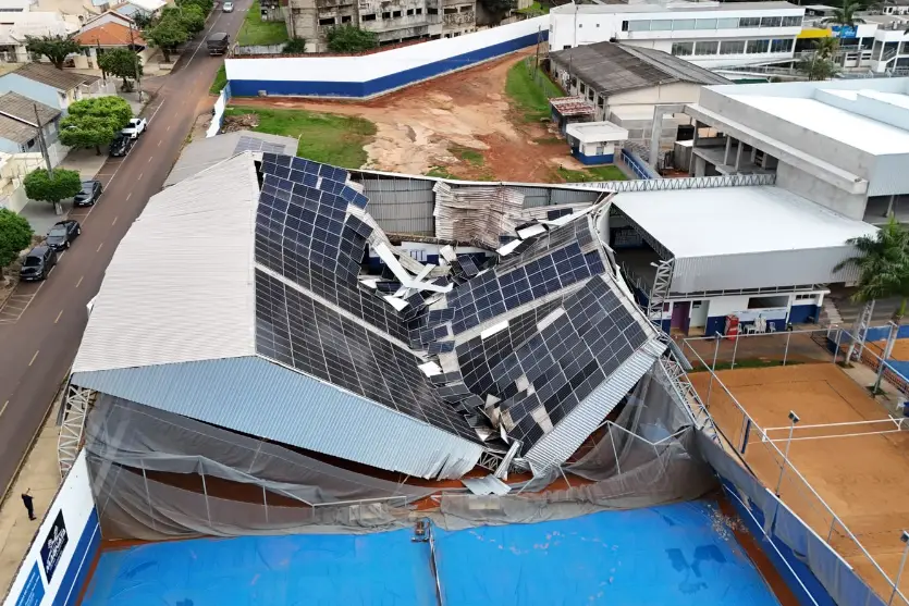 Vídeo: imagens de drone revelam destruição após morte em quadra de tênis em Umuarama
