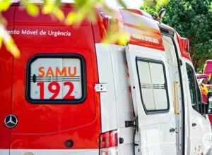 Ambulância do Samu.