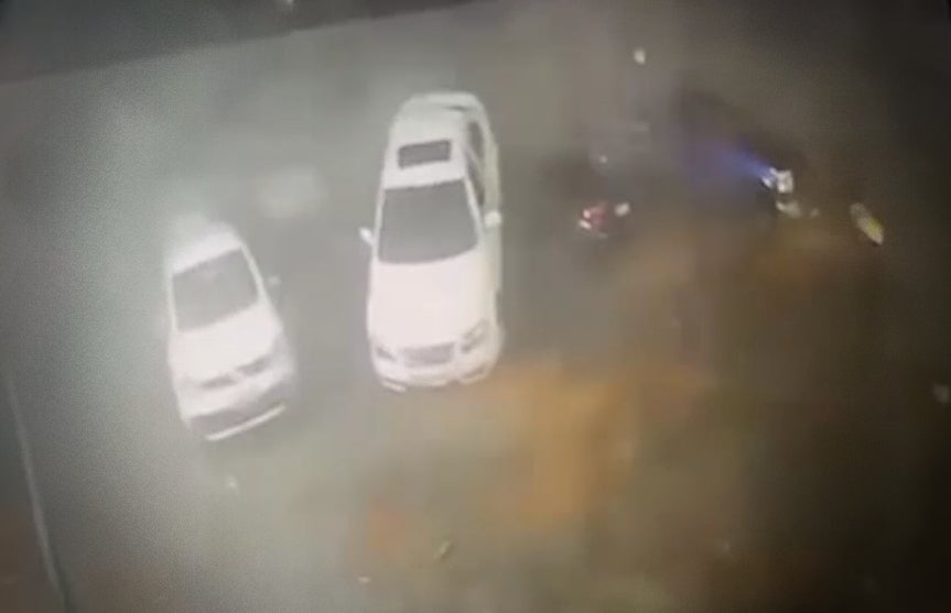 Carro sendo levantado por vento durante temporal em Francisco Beltrão.