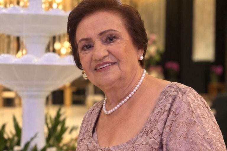 Familiares e amigos se despedem da professora e pioneira Maria Pellarigo